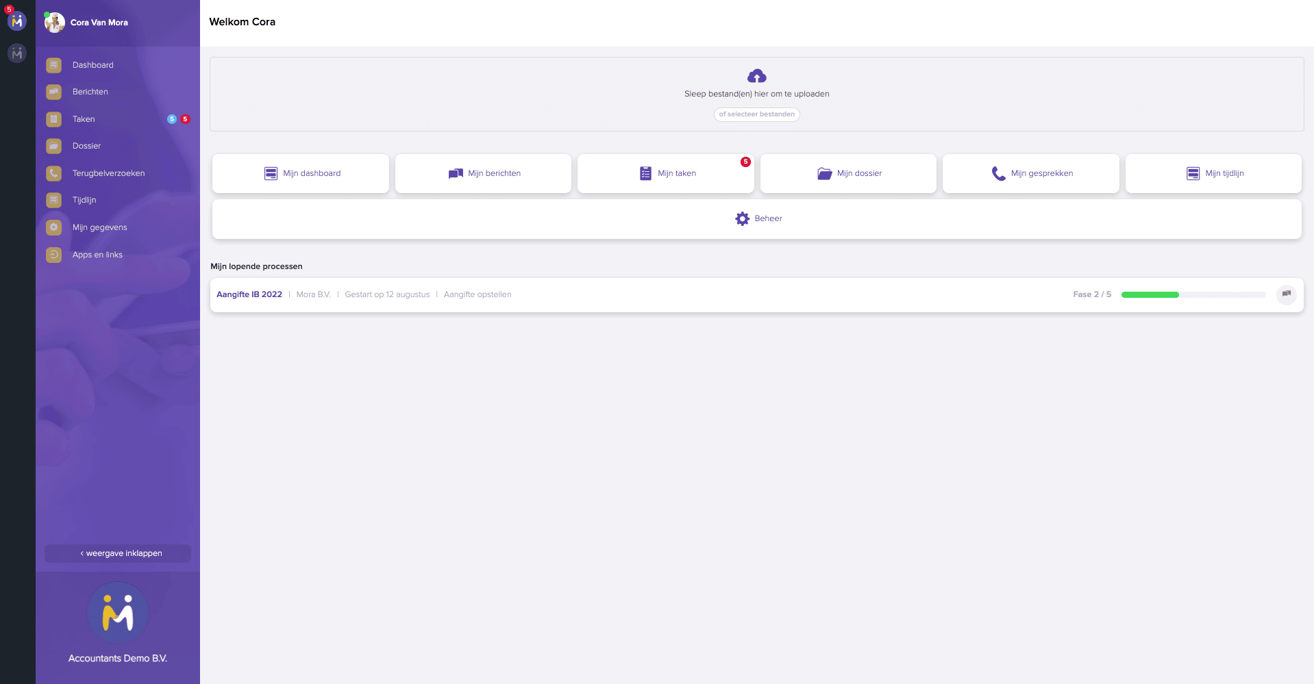 Het dashboard van een relatie na het inloggen, met links het menu, bovenin de tegels naar onder andere taken en berichten, en onder Mijn lopende processen de aangifte IB 2022 in fase 2 van 5.