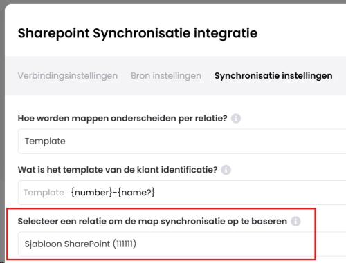 Tabblad Synchronisatie instellingen van de SharePoint Synchronisatie integratie, met het veld voor de relatie waarop de mapsynchronisatie is gebaseerd (Sjabloon SharePoint (111111)) rood gemarkeerd.