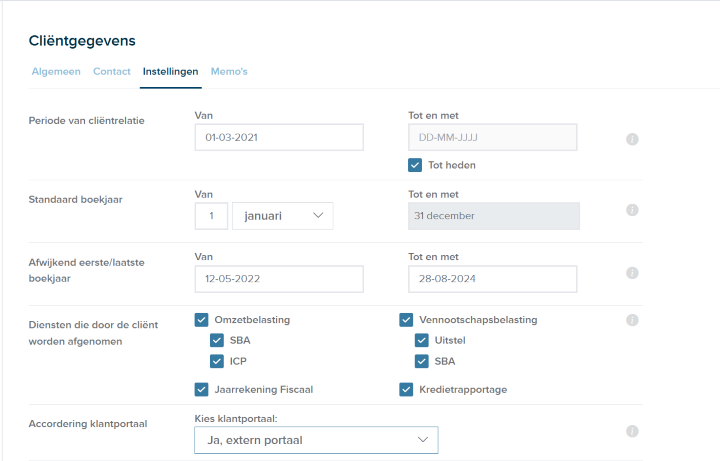 Scherm Cliëntgegevens in Fiscaal Gemak met het tabblad Instellingen geopend, waarin het veld Accordering klantportaal op Ja, extern portaal staat.