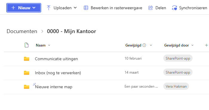 De map "0000 - Mijn Kantoor" in SharePoint met daarin de zojuist aangemaakte map "Nieuwe interne map".