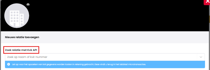 Het scherm Nieuwe relatie toevoegen met het rood omkaderde veld Zoek relatie met Kvk API en de zoekbalk Zoek op naam of kvk-nummer.