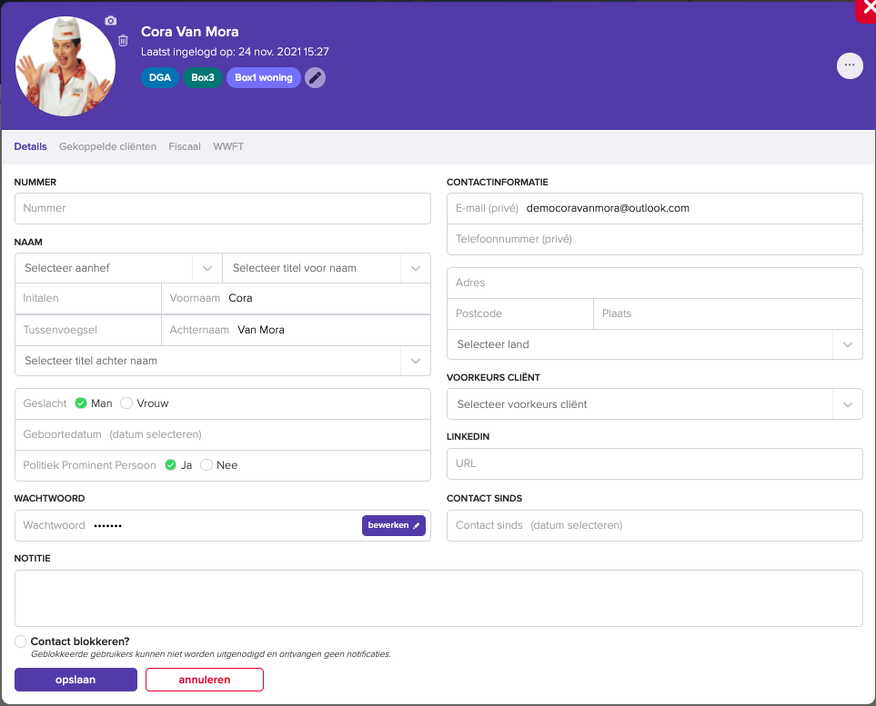 Contactkaart van Cora Van Mora op het tabblad Details, met de velden voor nummer, naam, e-mailadres, contactgegevens en wachtwoord, en de knoppen Opslaan en Annuleren.