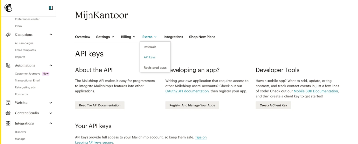 De pagina met API keys in Mailchimp, met het menu Extras open en de optie API keys gemarkeerd.