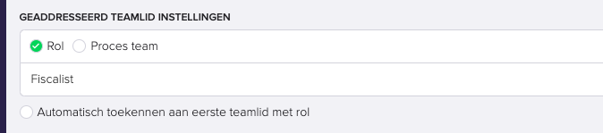 De nieuwe instelling Geadresseerd teamlid instellingen met de keuze Rol of Proces team, de rol Fiscalist en de uitgeschakelde optie Automatisch toekennen aan eerste teamlid met rol.