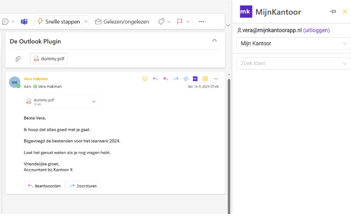 De Outlook-weergave met een geopende e-mail met bijlage dummy.pdf, met rechts het zijpaneel van de Mijn Kantoor add-in met de ingelogde gebruiker, een relatiekeuze en het veld Zoek klant.