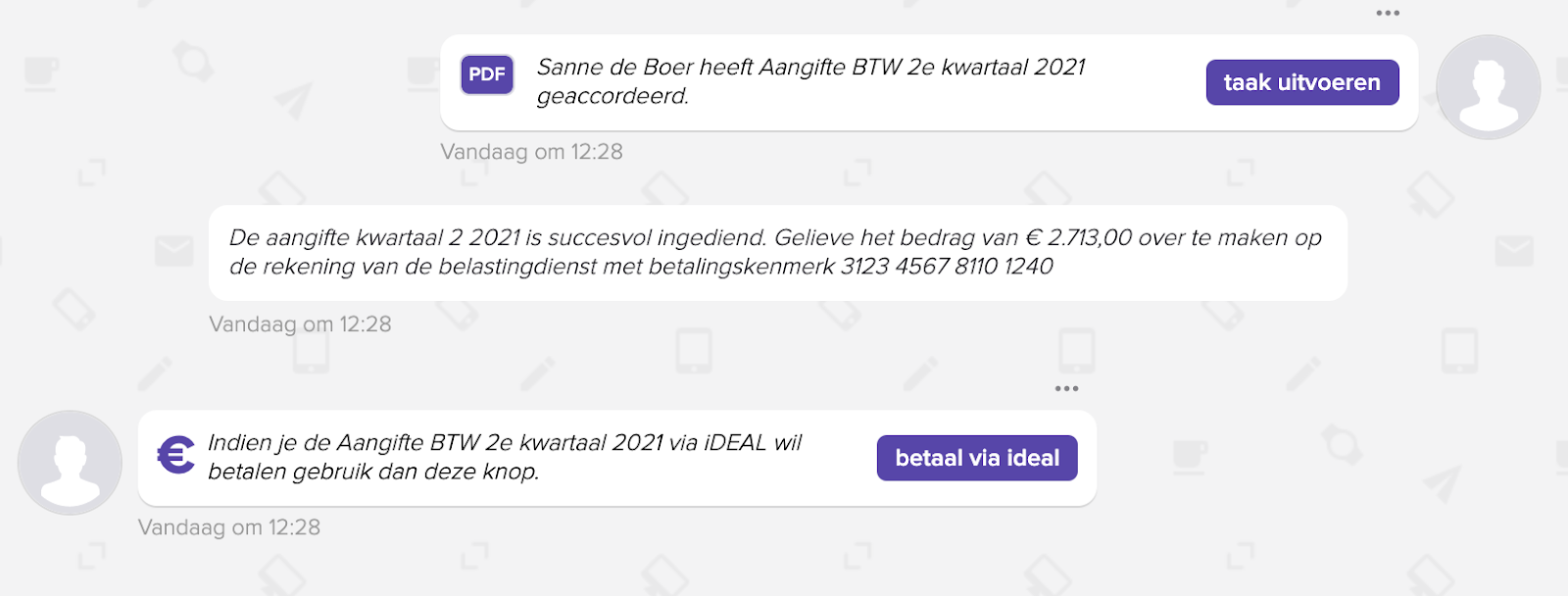 De chat toont het bericht dat de aangifte is geaccordeerd, het betalingskenmerk met het te betalen bedrag en de knop betaal via ideal.
