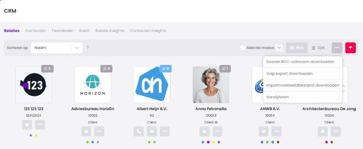 Printscreen van CRM > Relaties met het menu achter de drie puntjes rechtsboven geopend, waarin de optie Importvoorbeeldbestand downloaden staat.